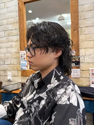 ミディアム パーマ メンズ 💈直毛×ツイスパの プロ🥷清水真之介のヘアスタイル