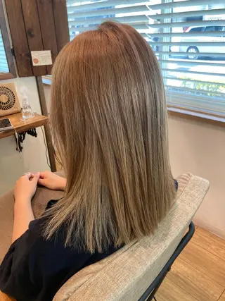 セミロング カラー mori tomoのヘアスタイル