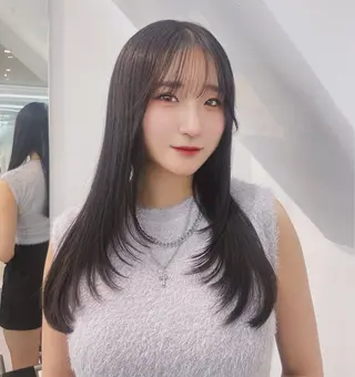 ロング 前嶋 愛友のヘアスタイル