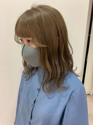 ミディアム カラー 顔まわりカット✄ ベージュカラー🧸のヘアスタイル