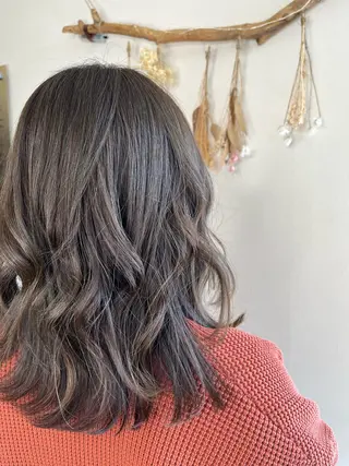 ミディアム 古川 安紀のヘアスタイル