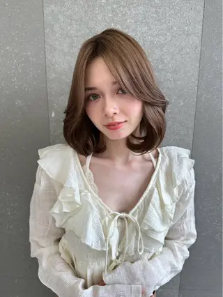 ミディアム karin ボブハイトーンのヘアスタイル