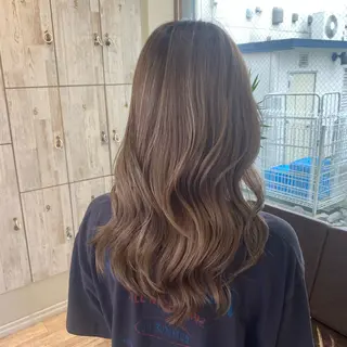 セミロング カラー 髪質改善カラーエステ 🫧 / 齋藤 朱夏のヘアスタイル