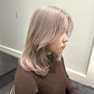 セミロング カラー 💫艶ハイトーン×髪 質改善💫リュウトのヘアスタイル