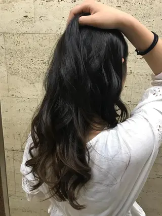 セミロング カラー shi hoのヘアスタイル