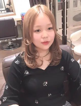 ミディアム カラー ヘアアレンジ 柔らか垢抜けｶﾗｰと ｶｯﾄ🫧ASUKAのヘアスタイル