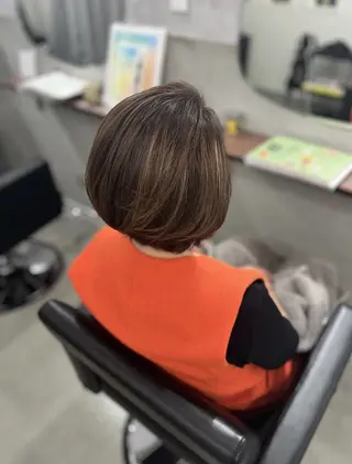 ミディアム カラー 落ち着く大人の 隠れ家サロンのヘアスタイル