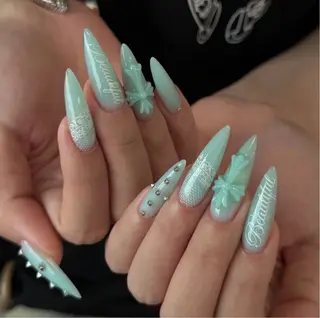 ネイル Pure&Rich Nailのネイルデザイン