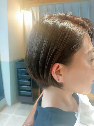 ショート カラー alushe 岡 陽子のヘアスタイル