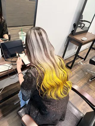 ロング カラー ✨ブリーチ髪質改善 ✨デザインカラーのヘアスタイル
