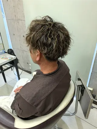 メンズ Yoko ブリーチカラーのヘアスタイル