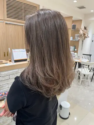 ロング カラー ヘアアレンジ シアーベージュニスト 🥣大石亜里紗のヘアスタイル
