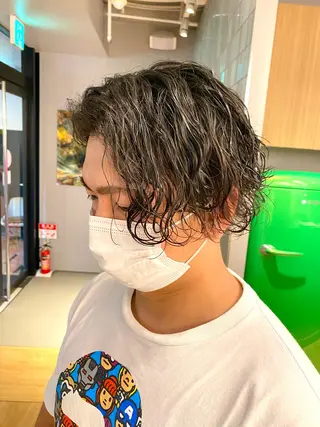 ミディアム パーマ メンズ unopulir 景山 凌のヘアスタイル