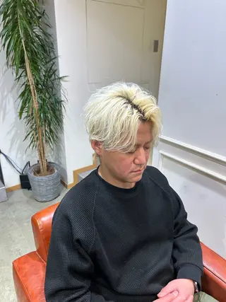 ショート カラー パーマ メンズ 新谷 虎太郎のヘアスタイル