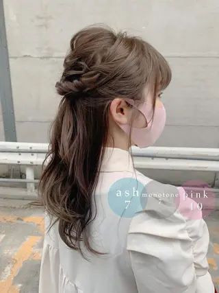 セミロング カラー ヘアアレンジ 角戸 りおのヘアスタイル