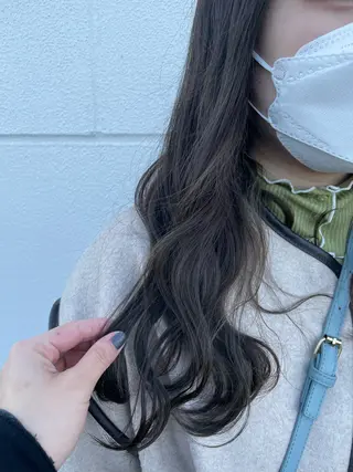 ロング カラー 仁木 彩奈のヘアスタイル