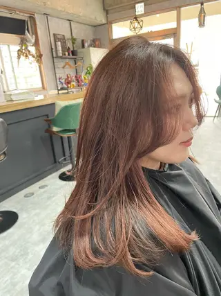 セミロング andKおもろまち店 艶ダブルカラー✨のヘアスタイル