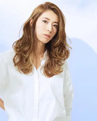 ロング パーマ 趙 英来のヘアスタイル