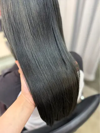 ロング カラー 三條 朋香のヘアスタイル