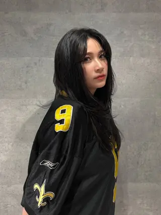 セミロング カラー FOX 新菜のヘアスタイル