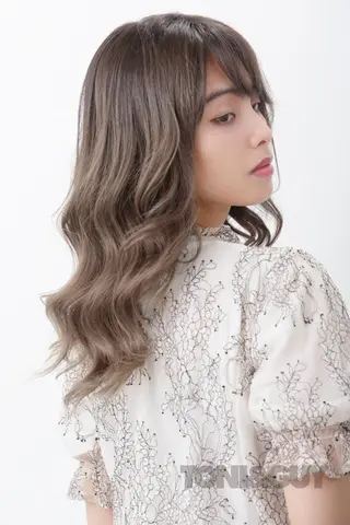 セミロング カラー ヘアアレンジ KONOMI スタイリストのヘアスタイル