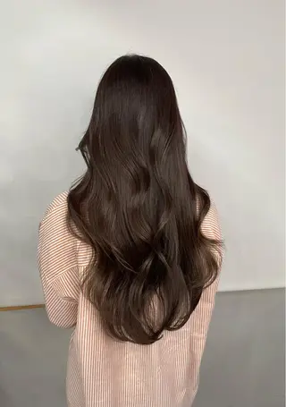 ミディアム カラー レイヤーカット 西村あきやのヘアスタイル