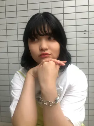 ミディアム 亀井 美里のヘアスタイル