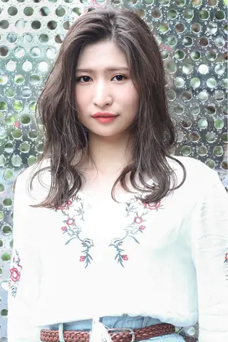 ミディアム EIGHT plum TOKIOリミテッドのヘアスタイル