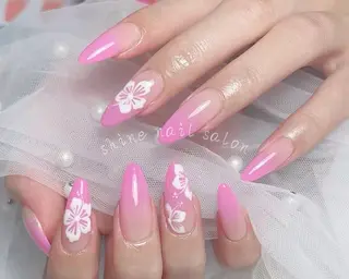 ネイル shineジェル& チップ長さだしのネイルデザイン