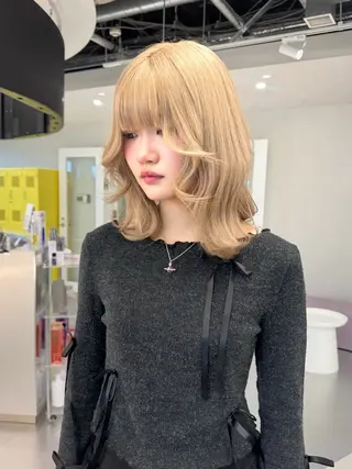 ミディアム RIHO🎀栄 ハイトーン×顔周りのヘアスタイル