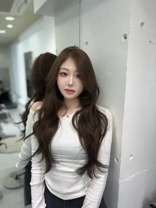 ロング ワンホンヘア 🤍𝑀𝐼𝐻𝑂のヘアスタイル