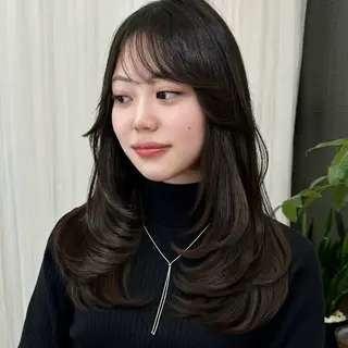 セミロング カラー 山﨑 優衣のヘアスタイル