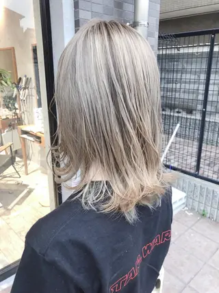 セミロング REVE 美容室のヘアスタイル