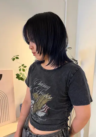 ミディアム カラー MIU/ルーツカラー 顔まわりレイヤーのヘアスタイル