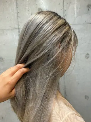 カラー 岡 舞唯のヘアスタイル