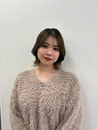 ミディアム カラー 抜け感レイヤー︴ ニュアンスカラーのヘアスタイル