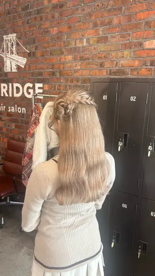 ヘアアレンジ the BRIDGE マナ🎀のヘアスタイル