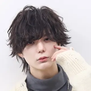 ミディアム カラー パーマ メンズ 🔥メンズ極🔥韓国 シャドウ/波巻き柿崎のヘアスタイル