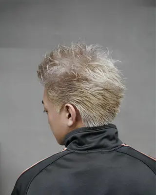 カラー メンズ 関 晃哉のヘアスタイル