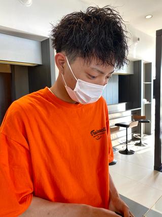 ショート パーマ メンズ 横地 凌のヘアスタイル