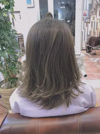 ミディアム 大澤 唯のヘアスタイル