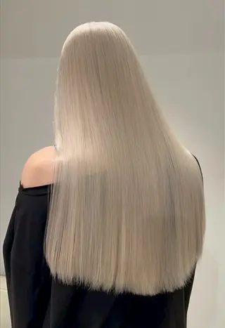 ロング コスギ ユカナのヘアスタイル
