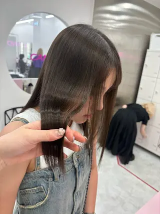 ミディアム カラー 抜け感レイヤー︴ ニュアンスカラーのヘアスタイル