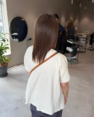ミディアム 井山 葵のヘアスタイル