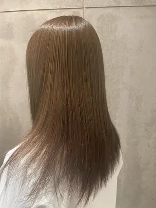 セミロング カラー 西梅田直結🌹 若林梨音のヘアスタイル