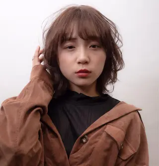 ミディアム レイヤー/大人ボブ| ワタナベ リョウカのヘアスタイル