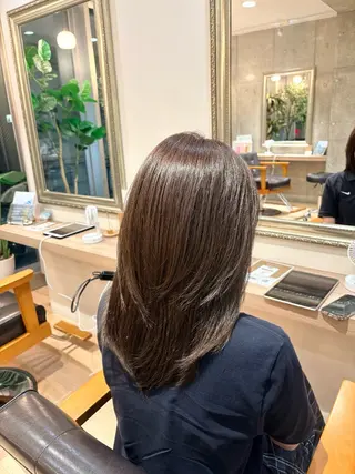 セミロング カラー 成田 愛海のヘアスタイル