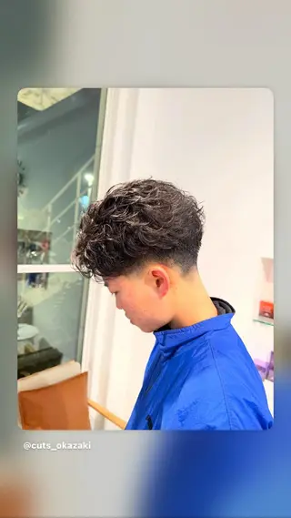 パーマ メンズ 岡崎 巧音のヘアスタイル