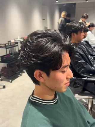 ショート カラー パーマ メンズ 【シャドウパーマ センターパート】義心のヘアスタイル