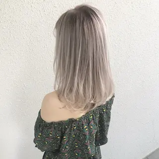 セミロング カラー CHERIEブリーチ ダブルカラー 天神のヘアスタイル
